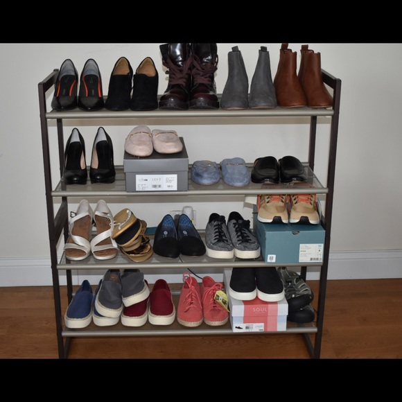 Hi I’m Jenn! Can’t wait for you to see my closet! - Picture 2 of 3